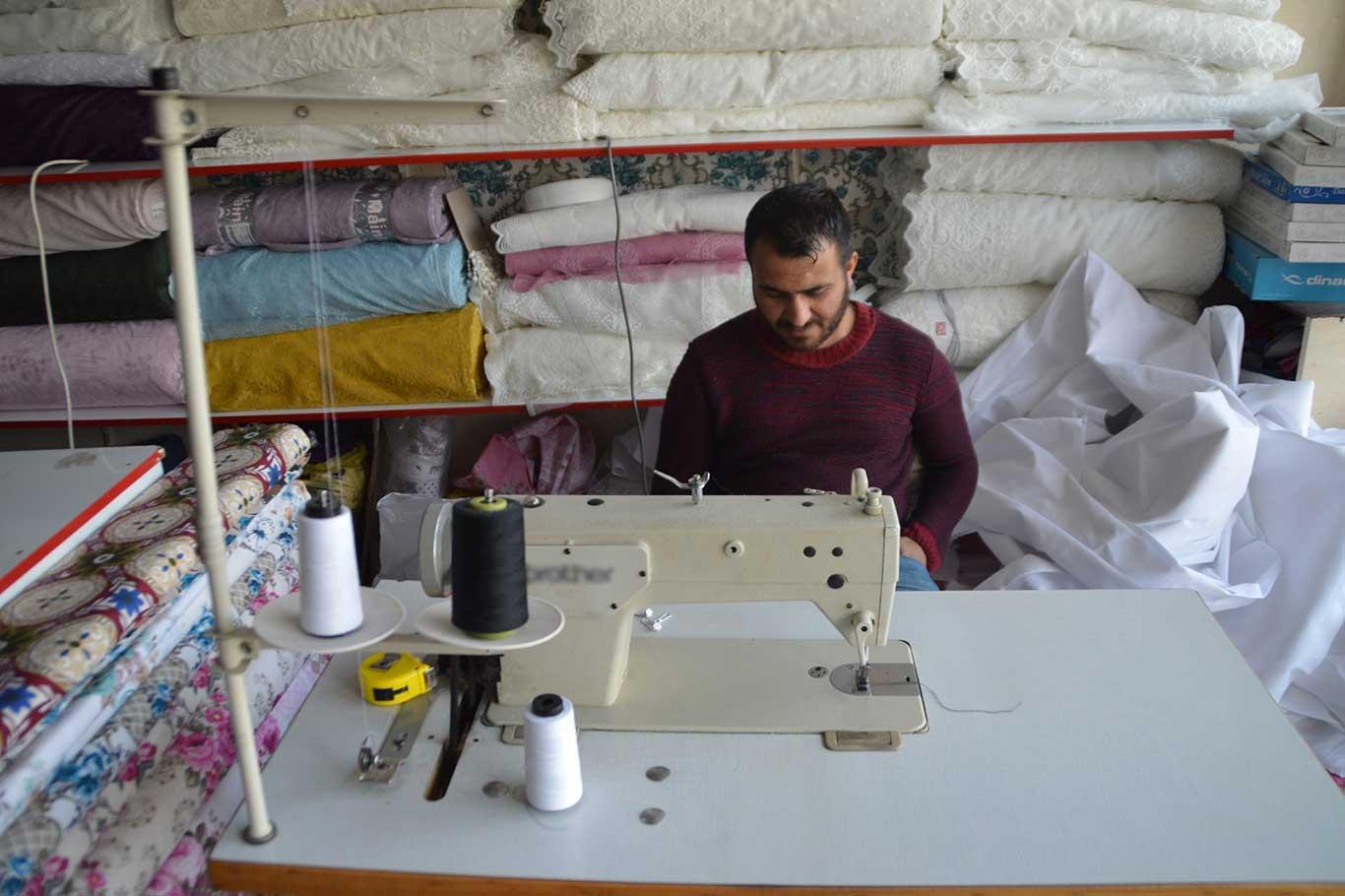 Günün yarısını elektriksiz geçiren mahalleli dertli Günün yarısını elektriksiz geçiren mahalleli dertli